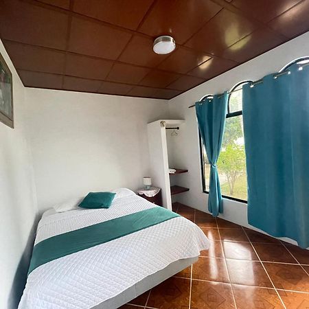 Hostal Muro De Las Lagrimas Puerto Villamil Exterior foto