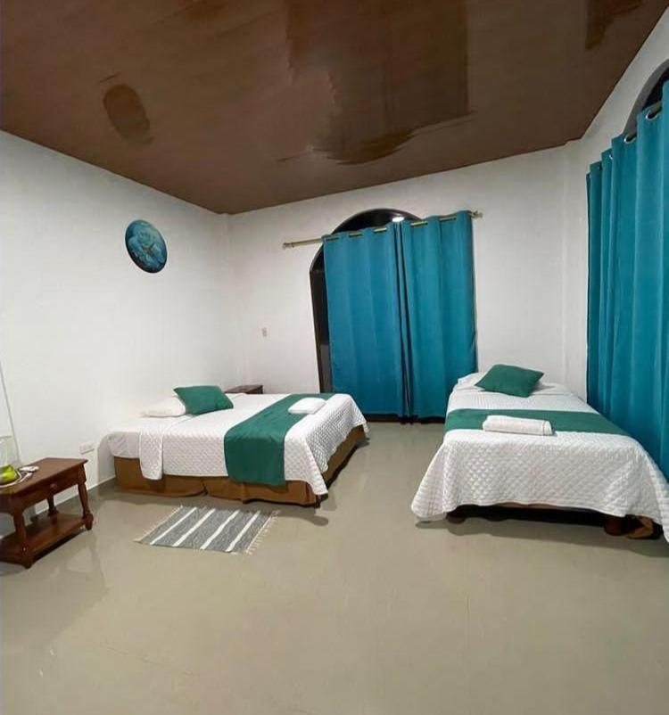 Hostal Muro De Las Lagrimas Puerto Villamil Exterior foto
