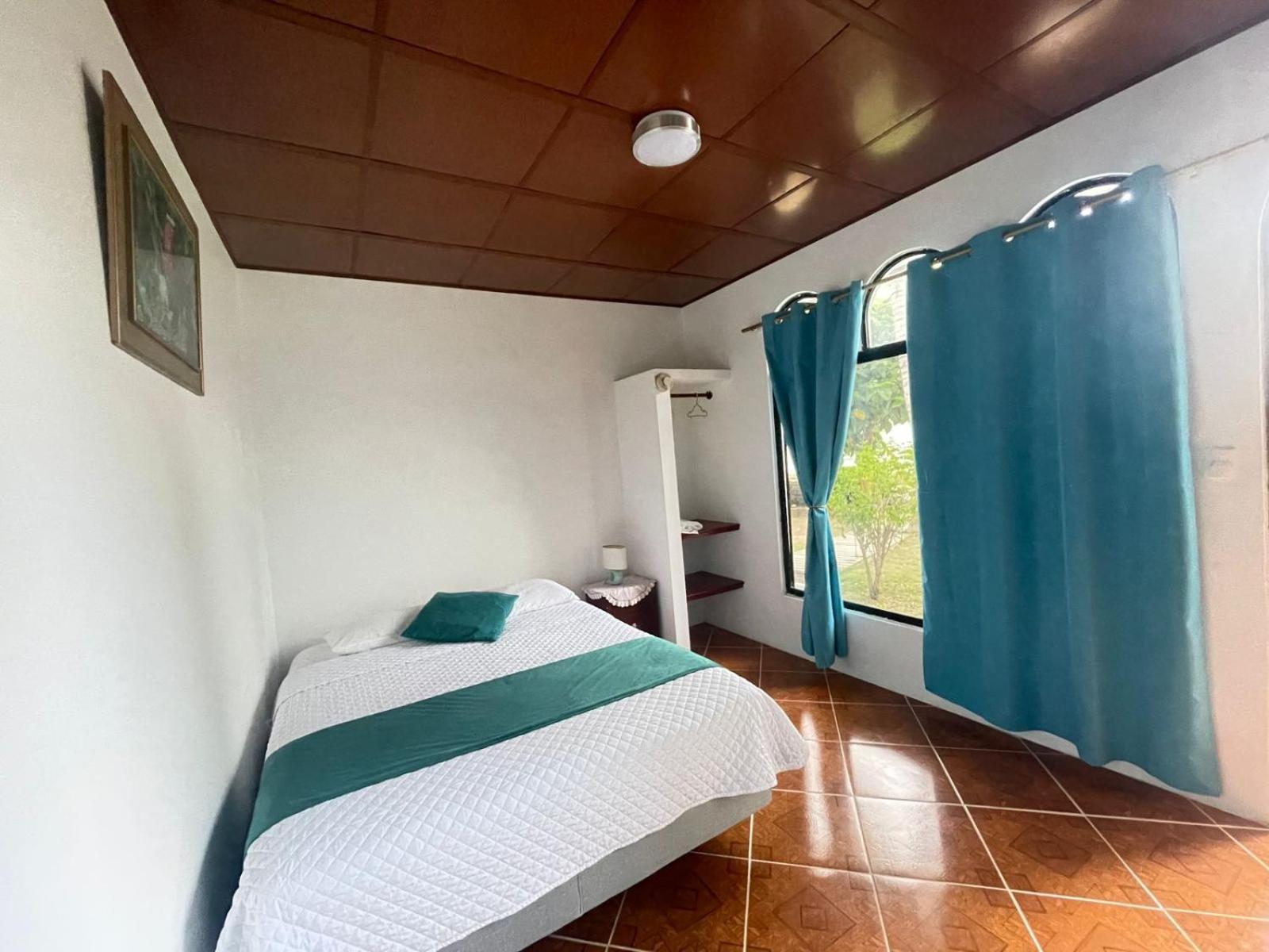 Hostal Muro De Las Lagrimas Puerto Villamil Exterior foto