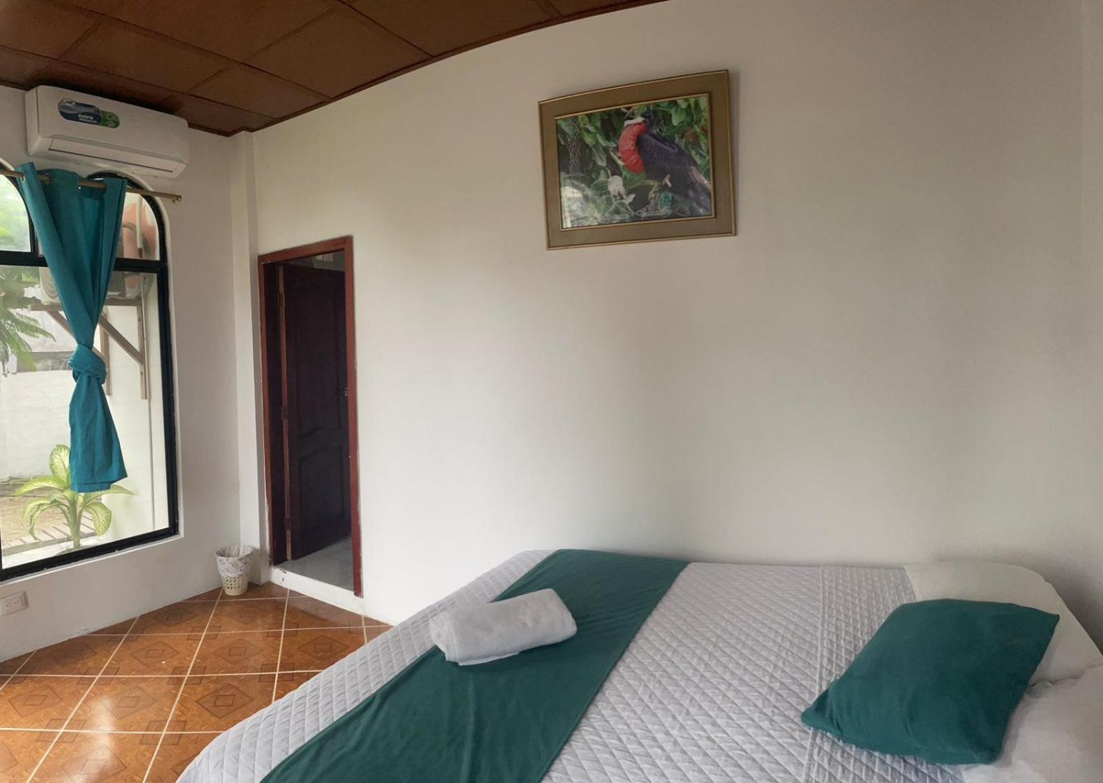 Hostal Muro De Las Lagrimas Puerto Villamil Exterior foto