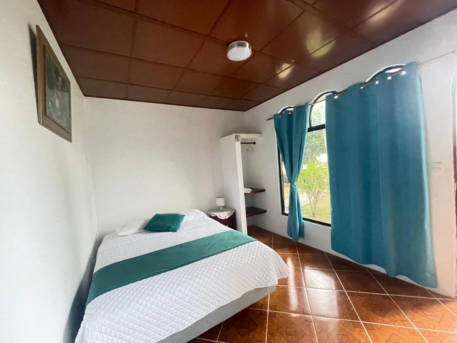 Hostal Muro De Las Lagrimas Puerto Villamil Exterior foto
